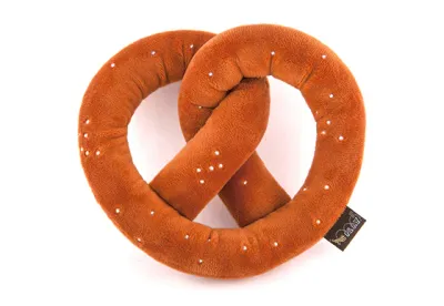 PLAY INTERNATIONAL CLASSIC POOCHIE PRETZEL