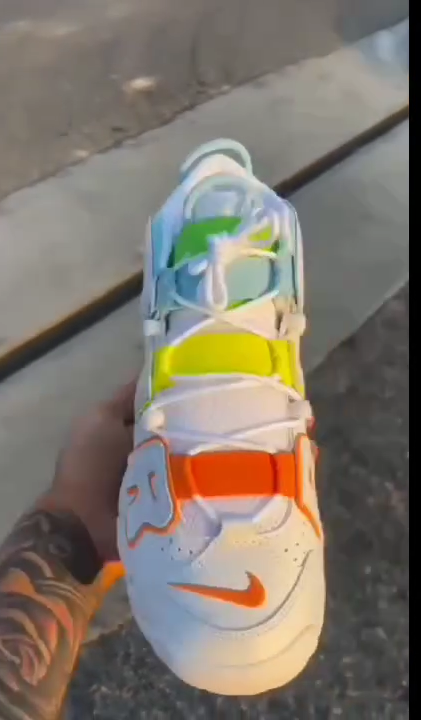 Style Nike pour ces tennis multicolore