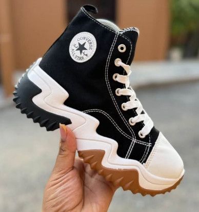 UN STYLE CONVERSE POUR CES TENNIS