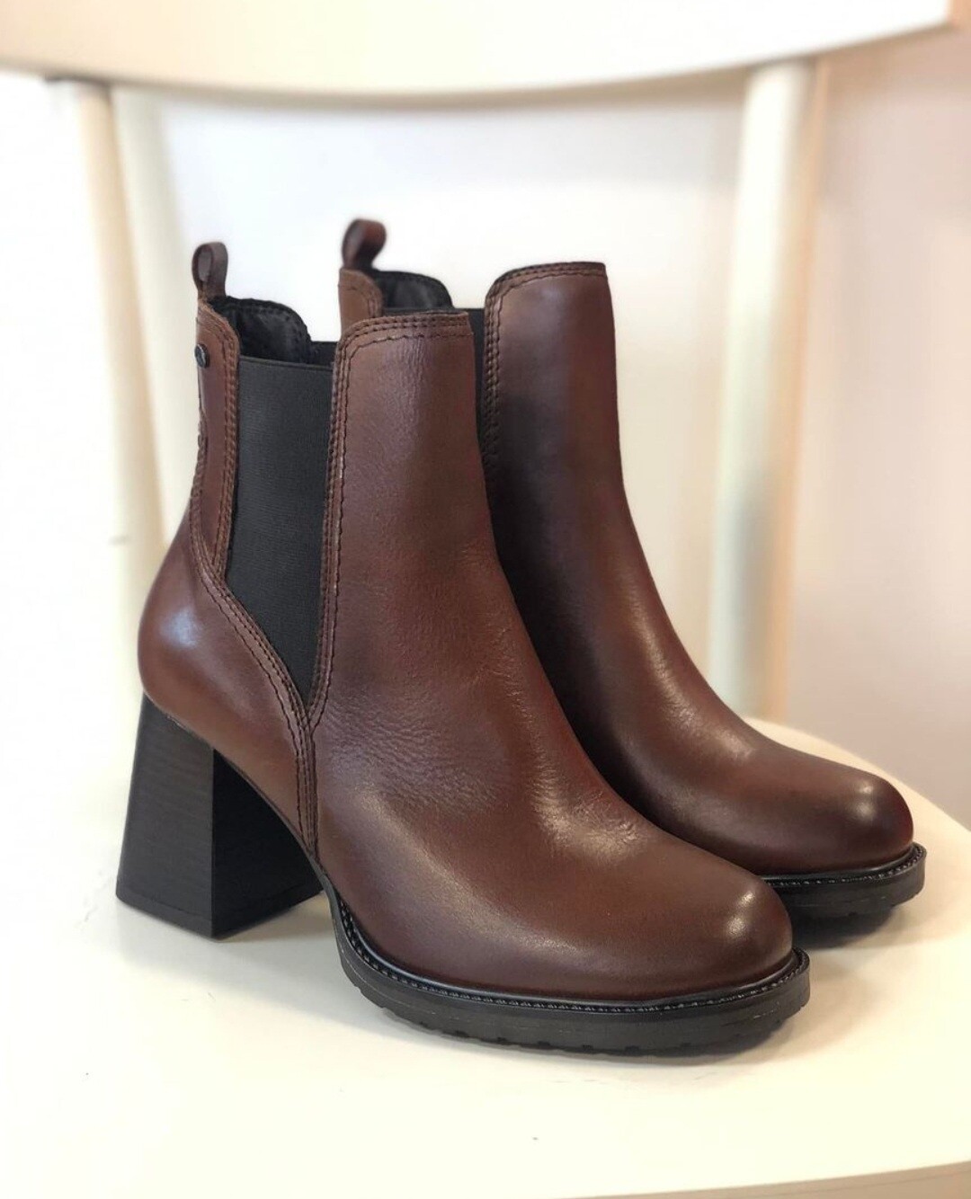 Keys Domingo marrone