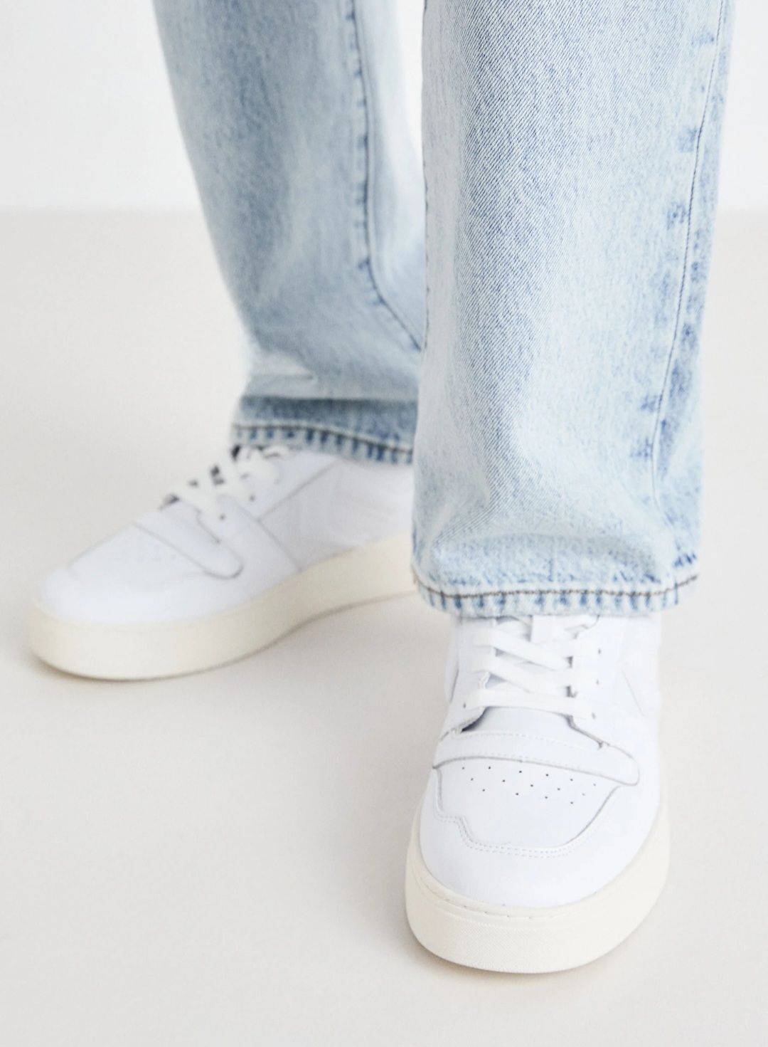 Levi&#39;s Glide L white