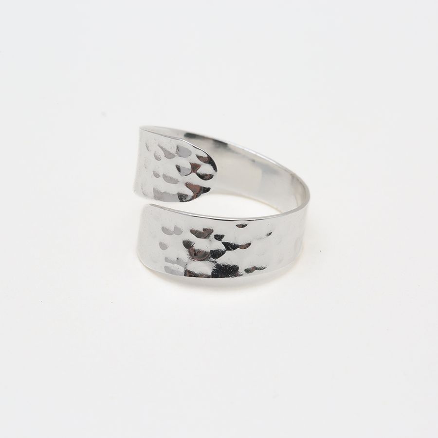 BAMBU Hammered Swirl Ring