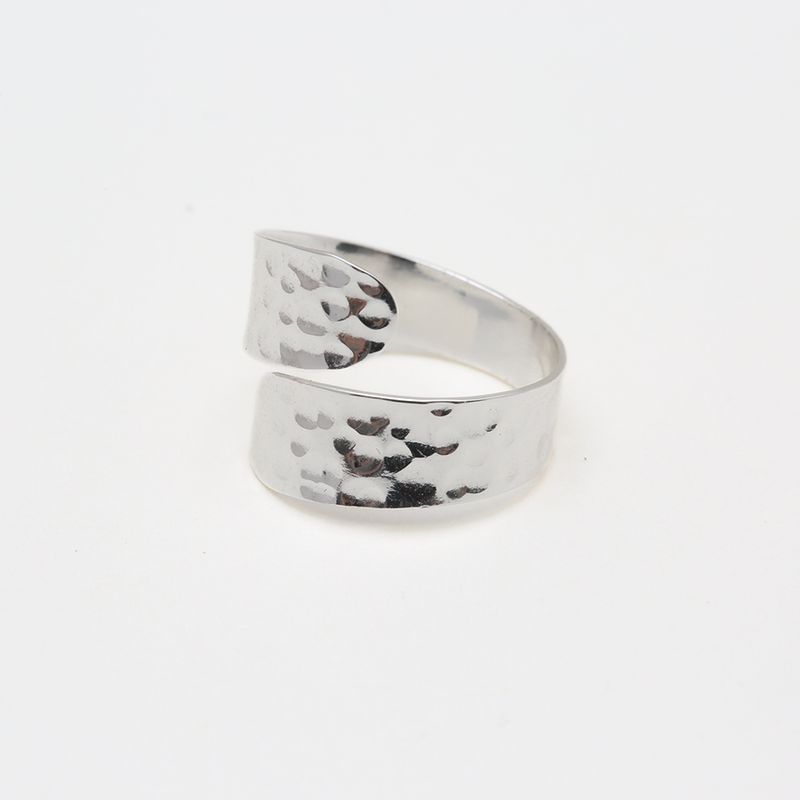 BAMBU Hammered Swirl Ring