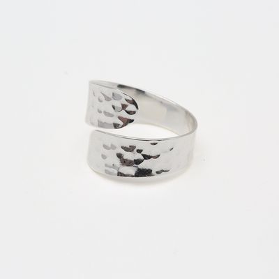 BAMBU Hammered Swirl Ring