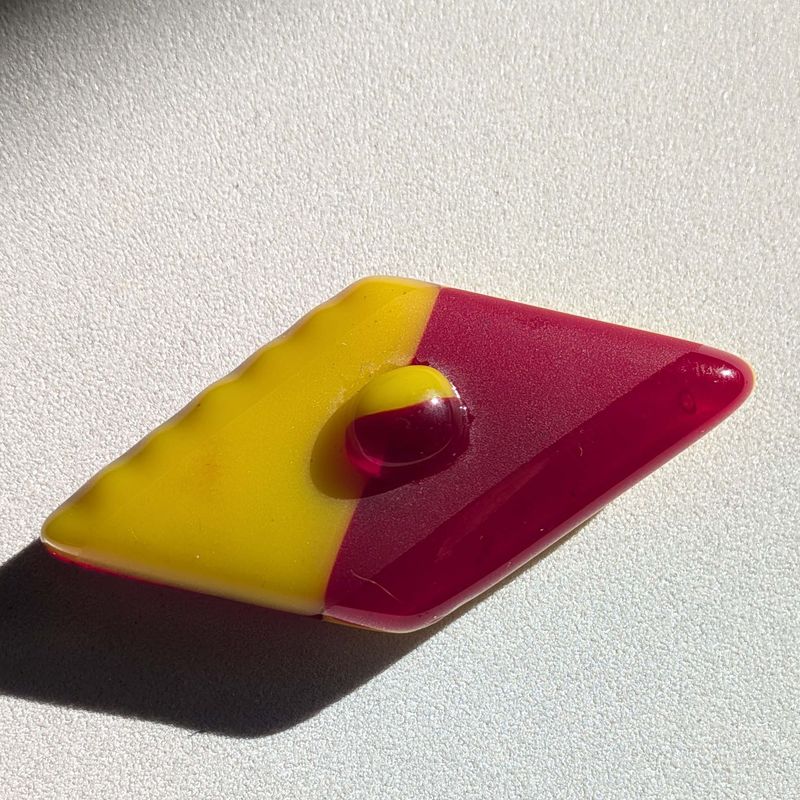 Broche ruit en driehoek