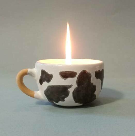 Свеча в керамической чашке 