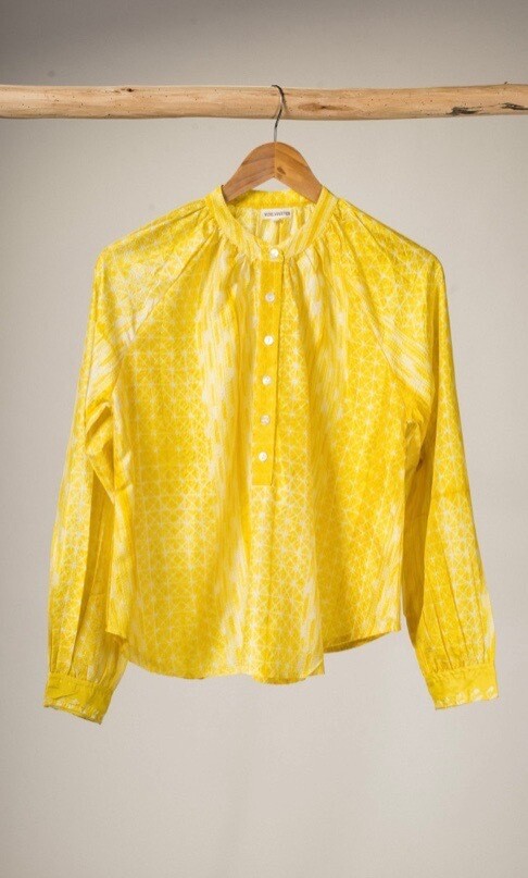 LA CHEMISE EN SOIE JAUNE TYE AND DYE - V DE VINSTER LA CHEMISE EN SOIE JAUNE TYE AND DYE - V DE VINSTER