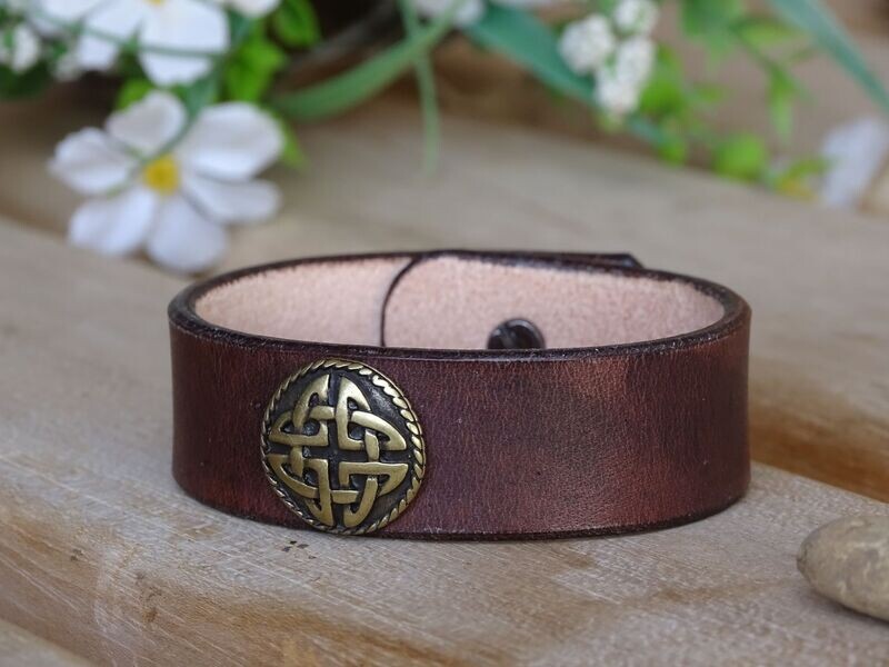 Lederarmband Dunkelbraun, mit Keltischen Knoten Lederarmband Dunkelbraun, mit Keltischen Knoten