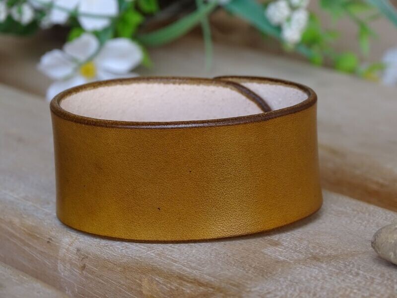 Armband aus Leder Gelbbraun