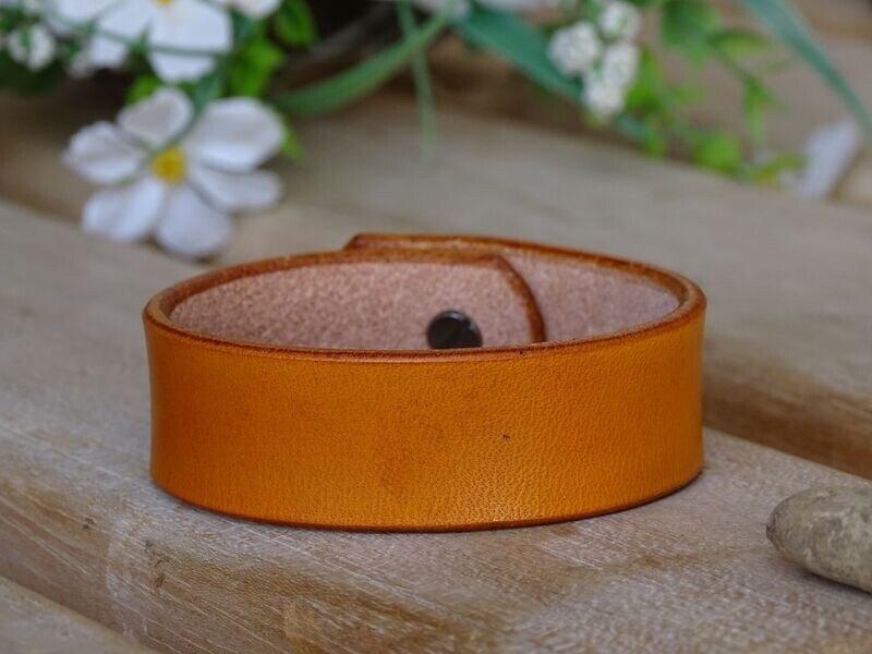 Schlichtes Lederarmband Farbe Tan Schlichtes Lederarmband Farbe Tan