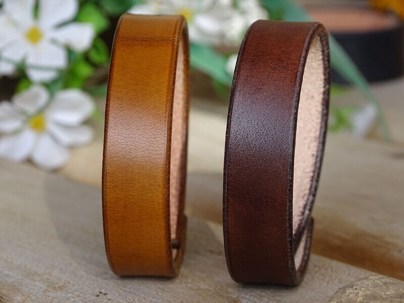 Schmales Schlichtes Lederarmband Schmales Schlichtes Lederarmband