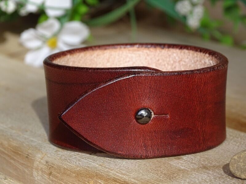 Breites Rotbraunes Lederarmband Breites Rotbraunes Lederarmband