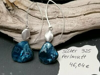 Ohrhänger Silber 925 mit Perlmuttnugget (blau) und ovalem, gebürstetem Silberspacer. Länge ca. 6cm