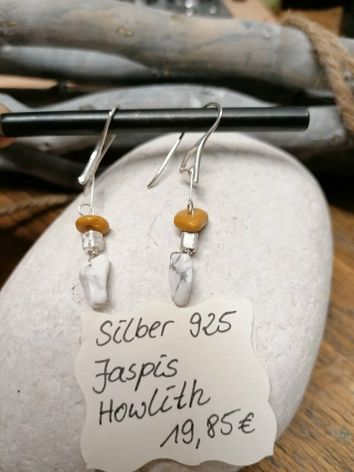 Ohrhänger Silber 925 mit je einem gelbem Jaspis (Trommelstein) einem Howlith (Trommelstein )und gebürstetem Silberwürfel