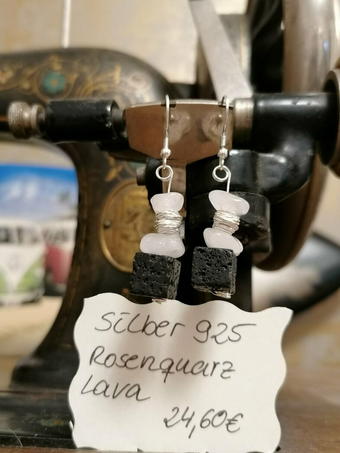 Ohrhänger Silber 925 mit je 2 Rosenquarz , 1 Lavawürfel und 1 Silberspirale.