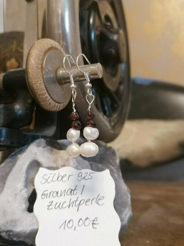 Ohrringe Silber 925 mit je 2 Zuchtperlen (creme) und 2 Granaten