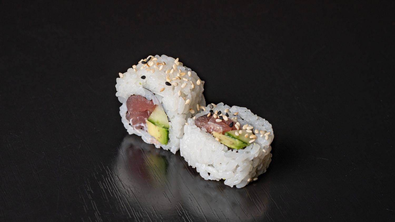 56.URAMAKI TONIJN AVOCADO