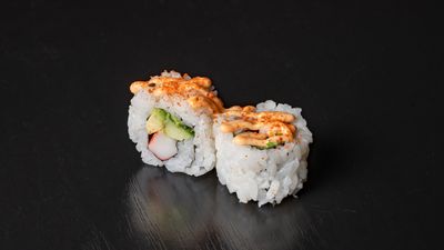 60.URAMAKI SPICY SURIMI