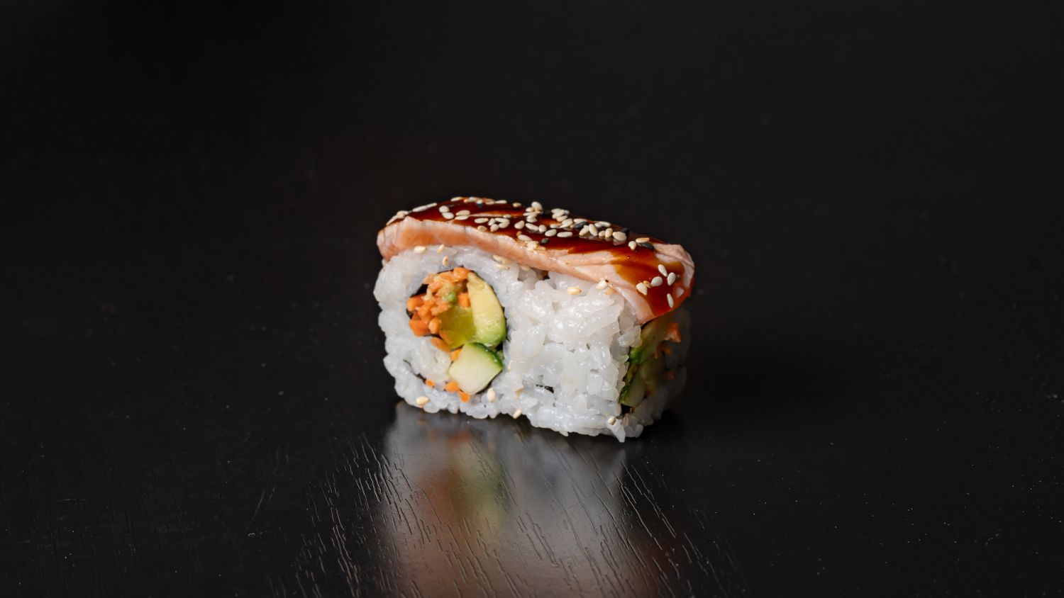 72.SPECIAL ZALM TATAKI ROLL