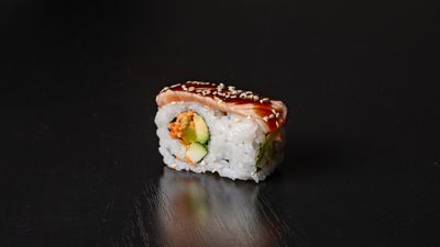 72.SPECIAL ZALM TATAKI ROLL