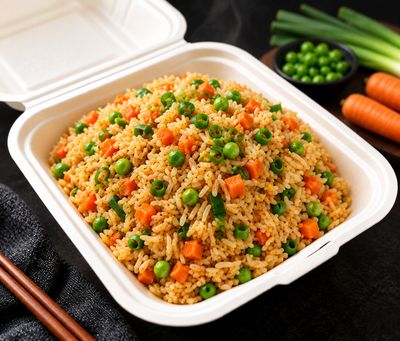 Nasi Goreng met diverse groenten (vegetarisch) Nasi Goreng met diverse groenten (vegetarisch)