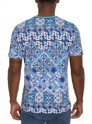 Get your hands on this basic tee that's everything but basic. A floral mosaic pattern brings this short sleeve knit to the forefront. Pair with your favorite denim for a standout look.
Crewneck
Short sleeve
100% Cotton
Machine wash cold
Imported