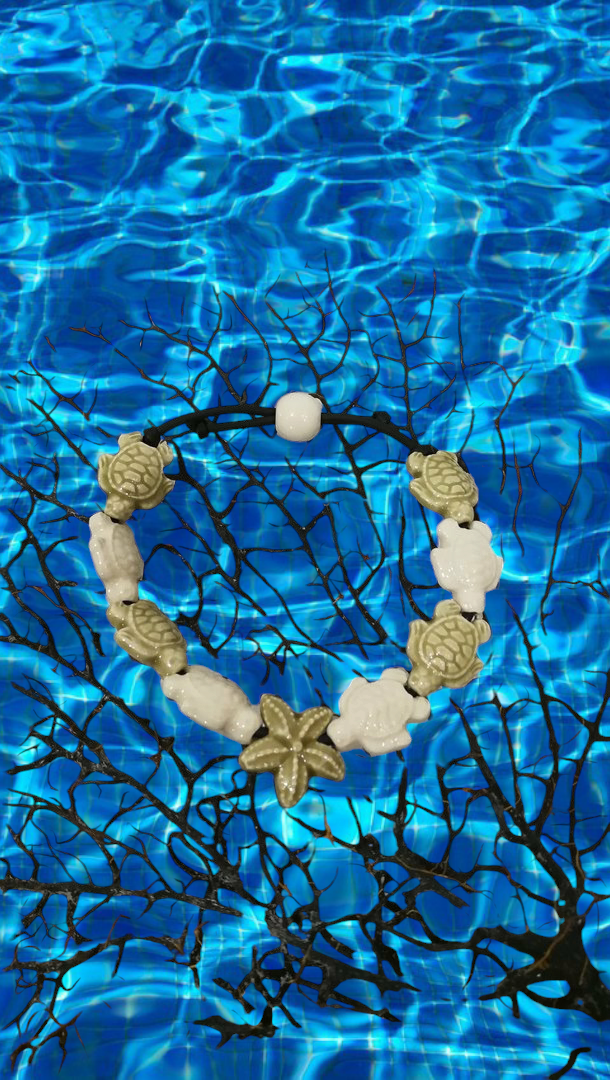 Bracciale tartarughe in ceramica colore beige e bianco, stella beige