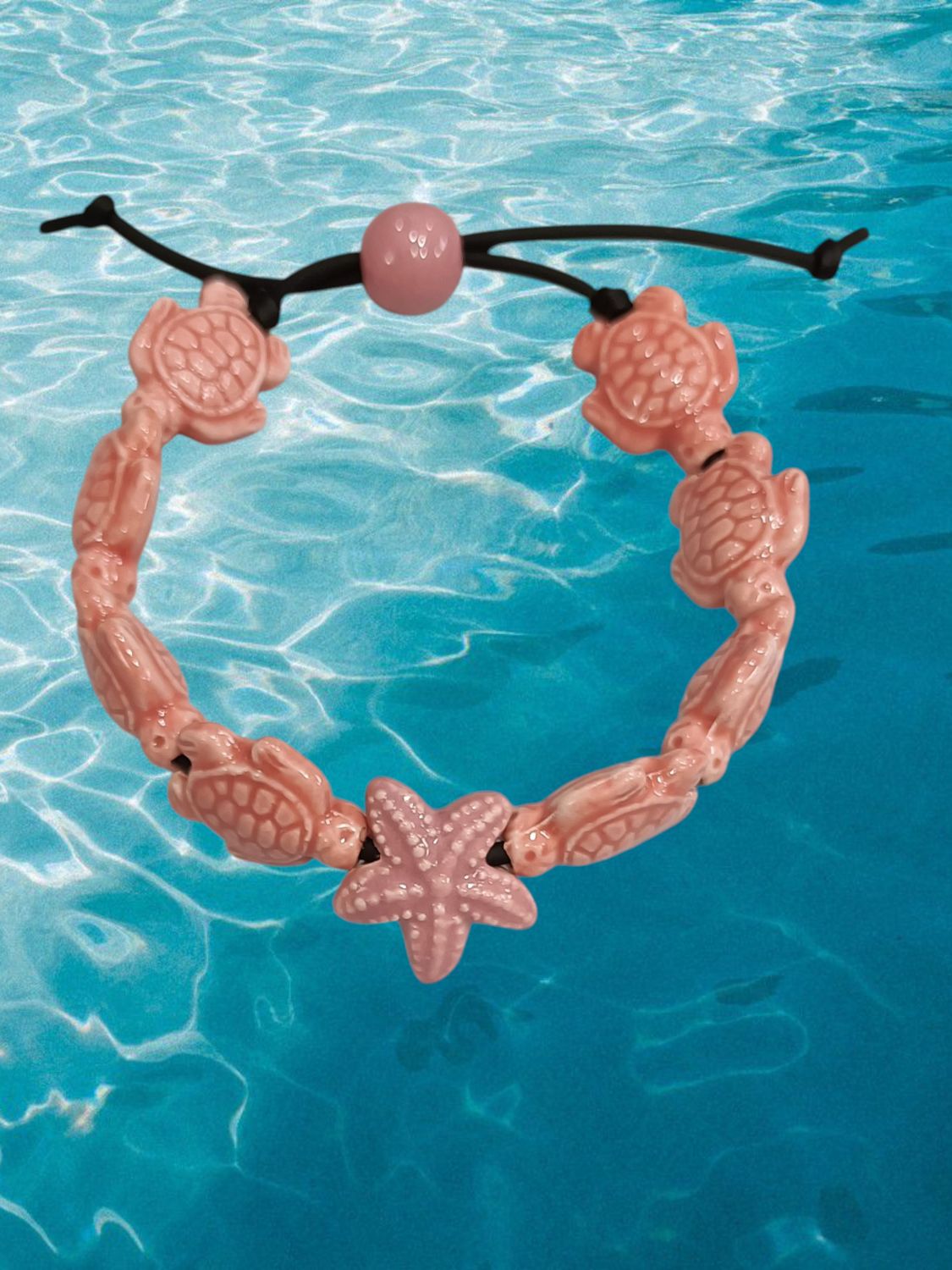 Bracciale tartarughe in ceramica colore rosa chiaro.