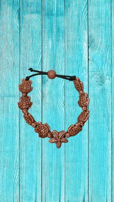 Bracciale tartarughe in ceramica colore marrone.