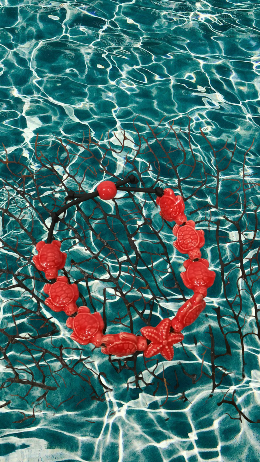 Bracciale tartarughe in ceramica colore rosso.