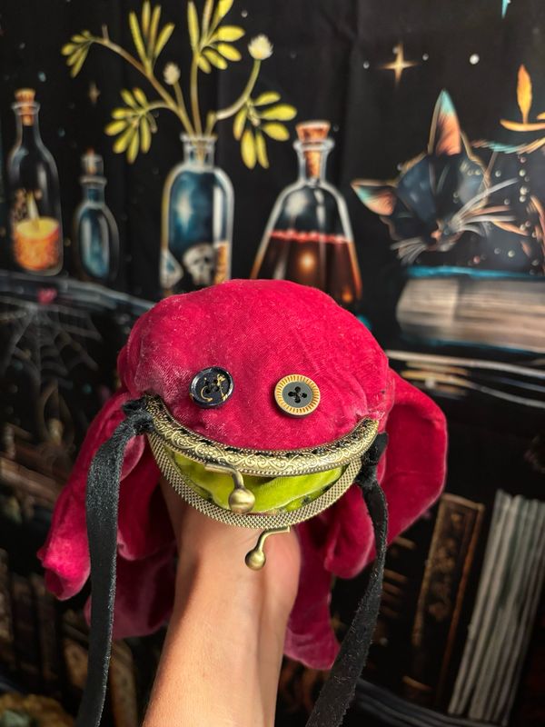 Hot Pink And Chartreuse Velvet Frog Coin Purse 3 1/2 Inch Clasp