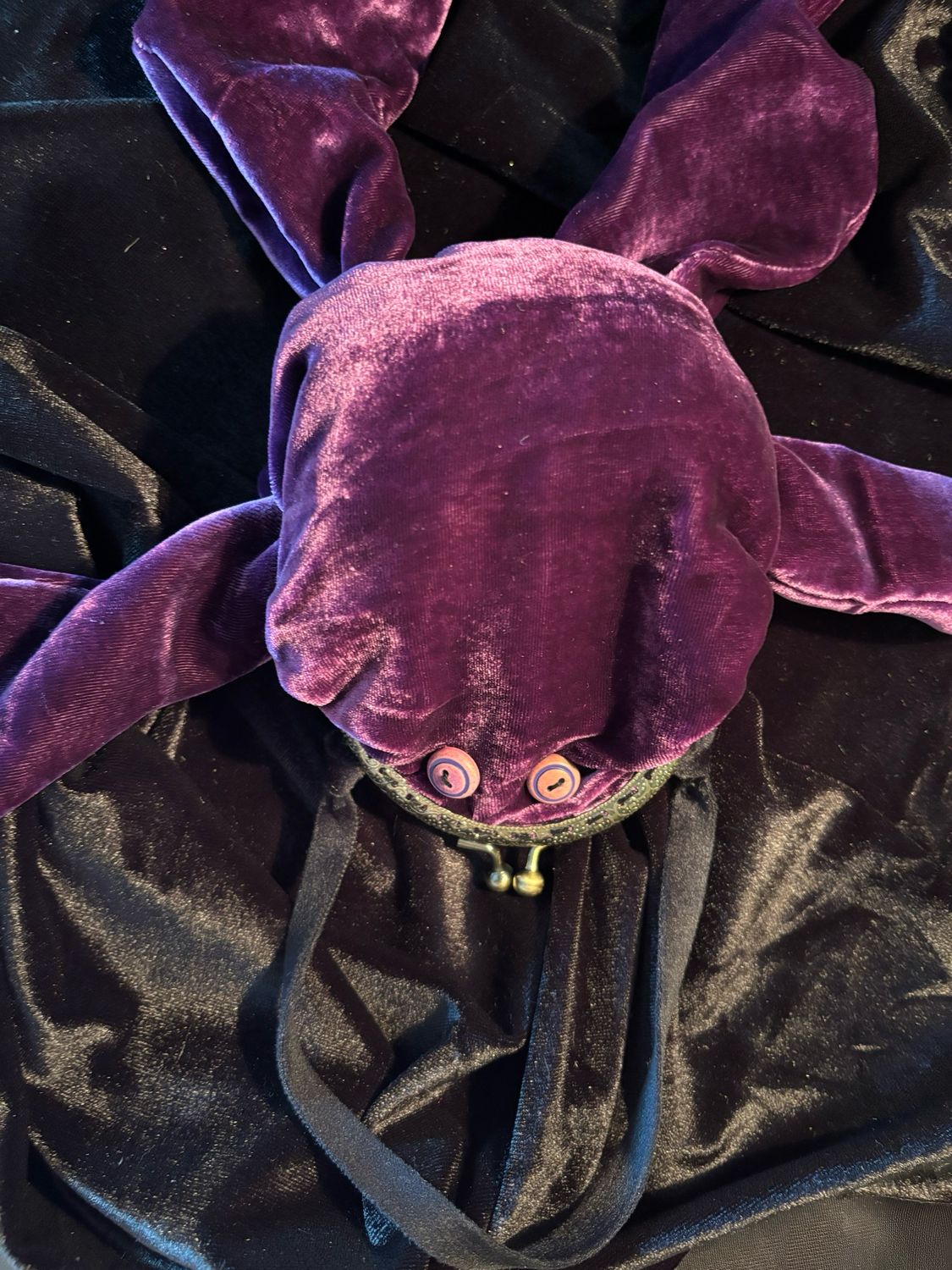 Velvet Frog Coin Pursers 3 1/2 Inch Clasp