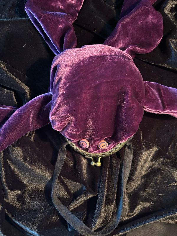 Velvet Frog Coin Pursers 3 1/2 Inch Clasp