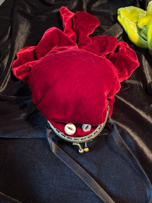 Red Velvet Frog Coin Purse, 3 1/2 Inch Clap