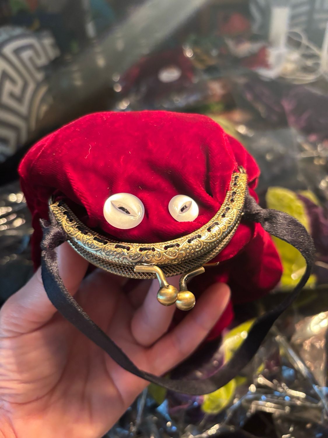 Red Velvet Frog Coin Purse, 3 1/2 Inch Clap