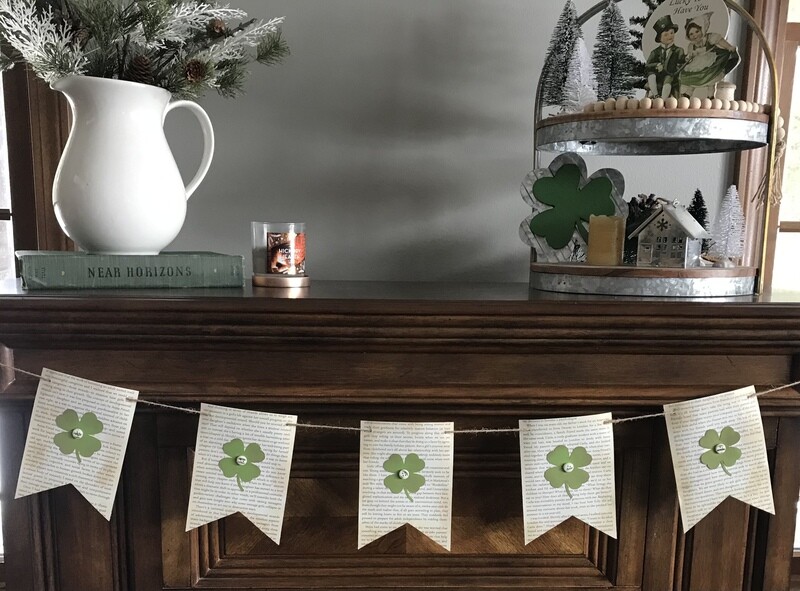 Vintage style shamrock banner