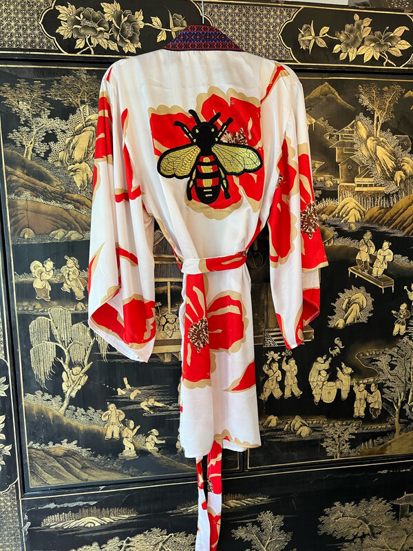 Silk Shorter Bee