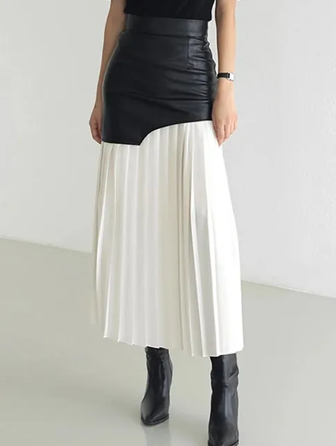 High waisted faux leather skirt w/ pleated bottom
