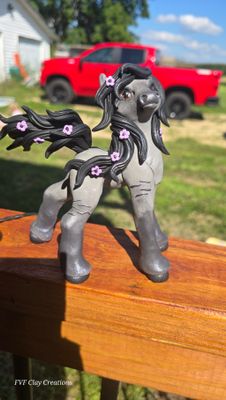 Grulla with flowers