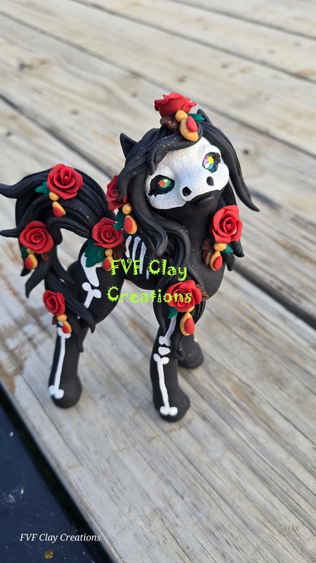 Red skull pony