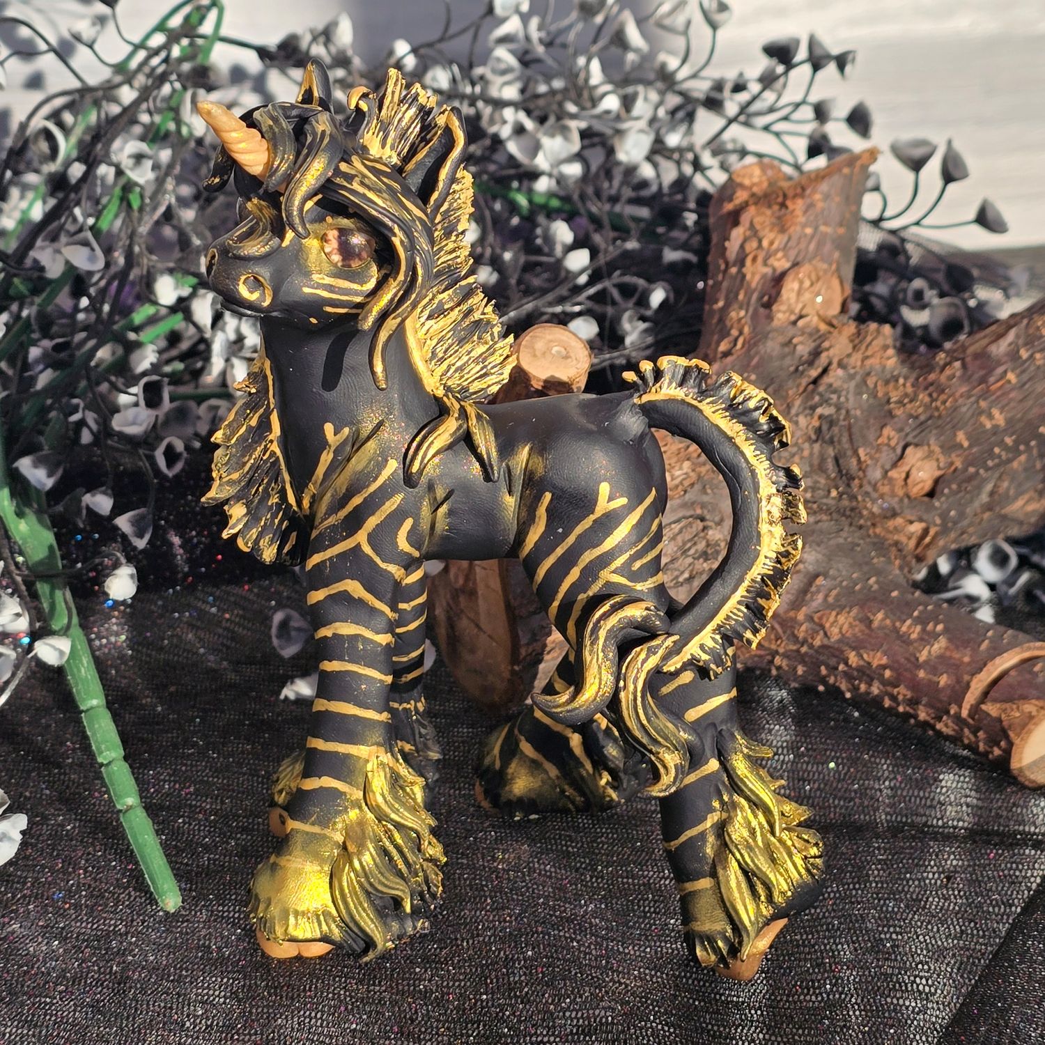 Black/gold unicorn