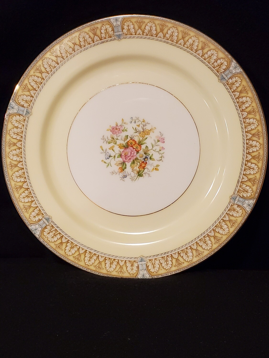 Noritake, Dinner Plate 9 7/8" W, Claire Pattern, Porcelain