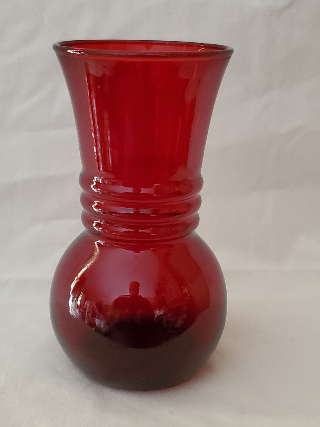 Anchor Hocking, Flower Vase, Royal Ruby Red 6 3/8", Flat Bottom