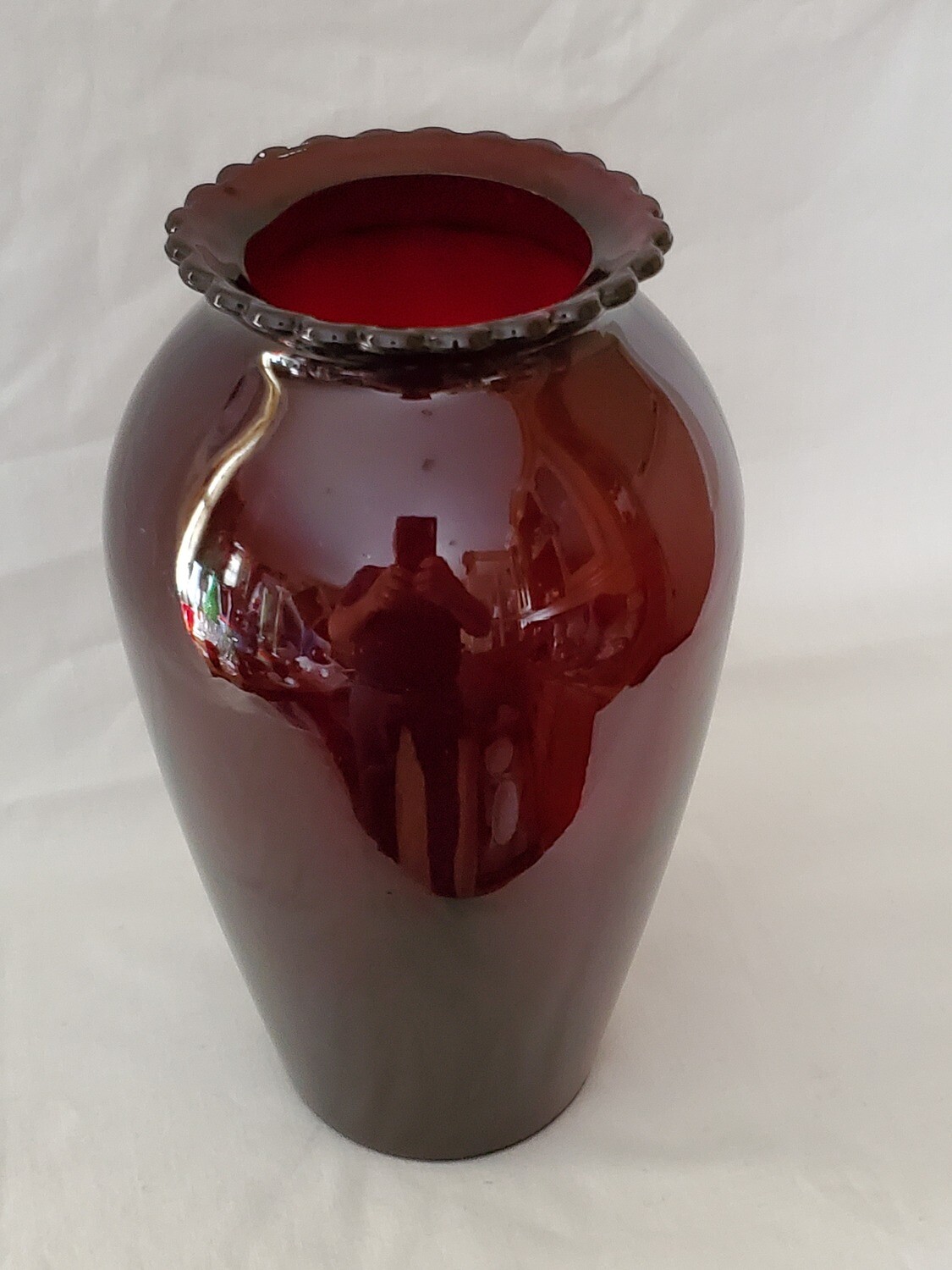 Anchor Hocking, Flower Vase, Royal Ruby Red 9", Flat Bottom, Scalloped top