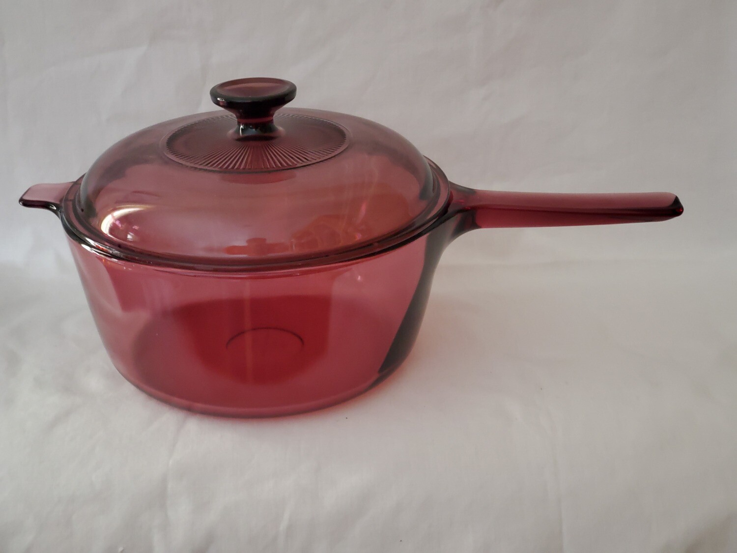 Corning Ware Visions Sauce Pan 2.5L W/Lid. Cranberry