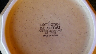Mikasa Indian Feast, Round Vegetable Serving Bowl, Speckled Biscuit Pattern # DE 850