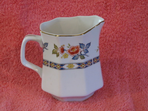 MOMOYAMA Fine China, Creamer