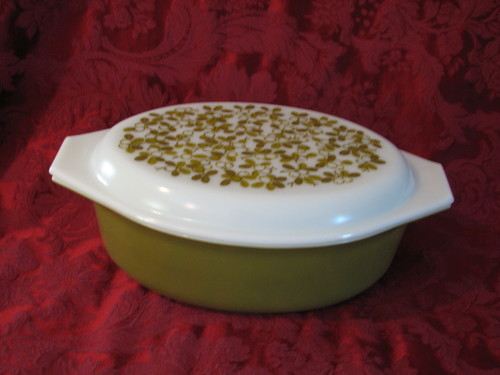 Pyrex 2.5 Quart Oval Casserole Covered