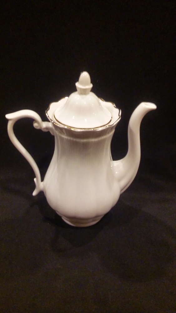 Walbrzych Empire Tea/Coffee Pot with Lid 7 3/8", Ribbed Pattern W/Gold Trim