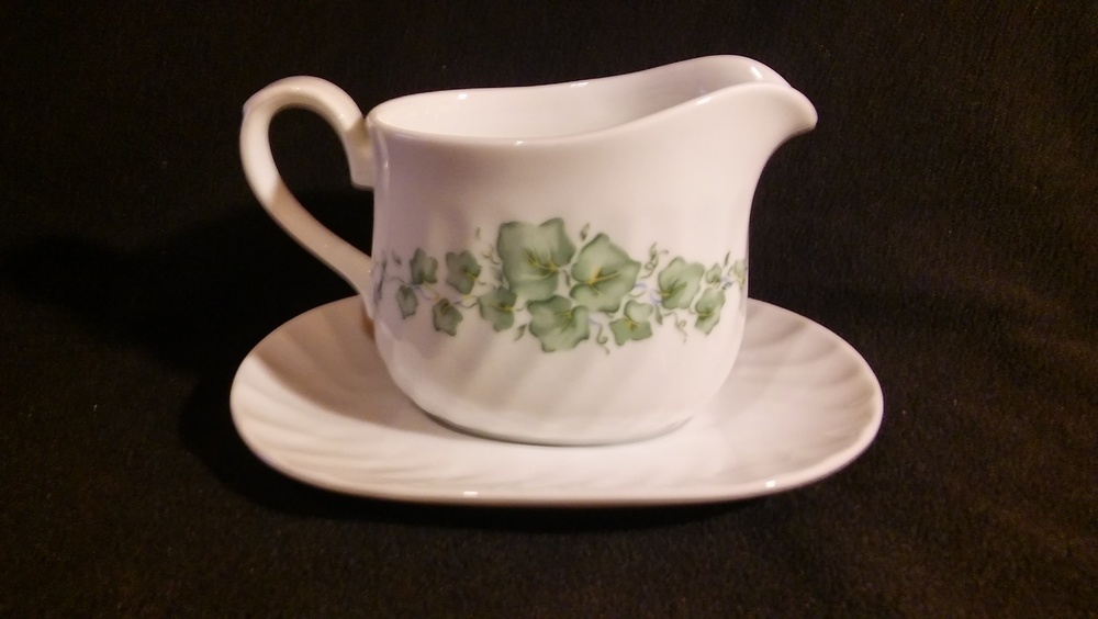 Corelle by Corning, Creamer & Underplate, Callaway Green Ivy Pattern